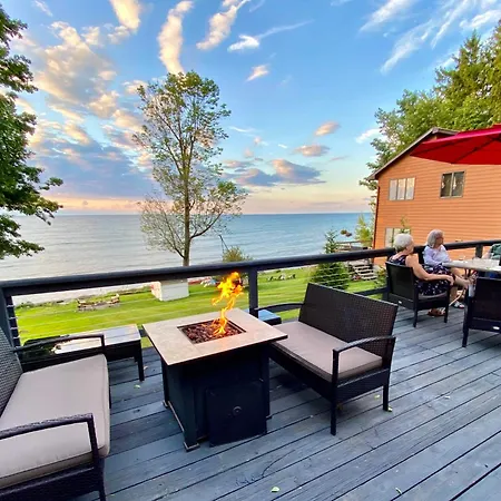 Oak Cottage Lakefront Hot Tub Fire Pit